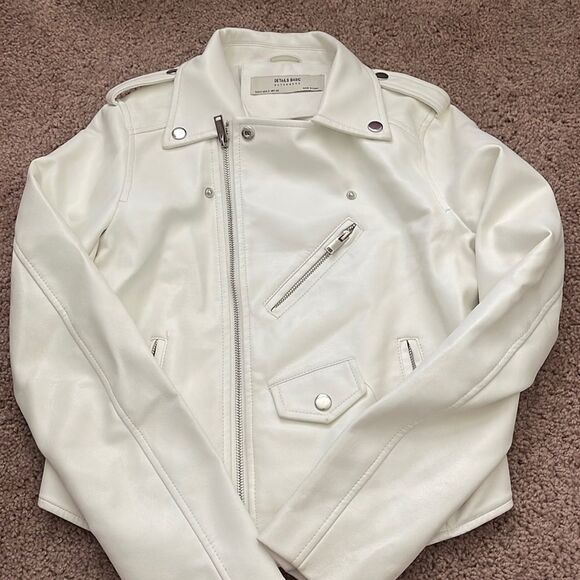 Details basic outerwear - Picture 1 of 3
